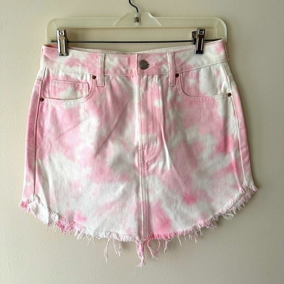 PacSun Tie Dye Pink And White Fringe Mini Jean Skirt Size 26 NWOT - Picture 2 of 9
